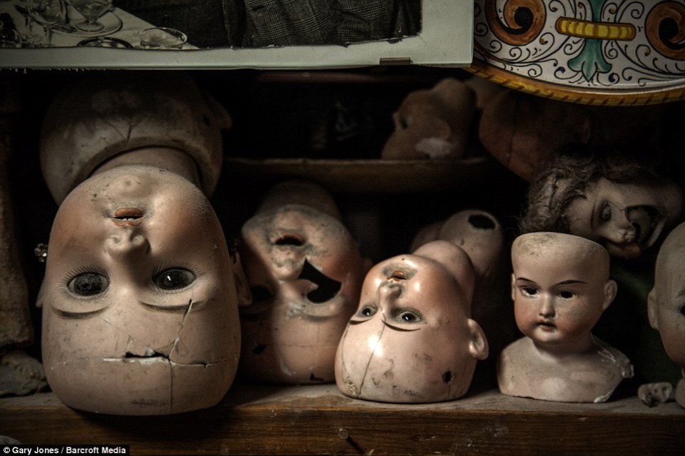 27405f3000000578-3024747-image-a-14_1428080045319